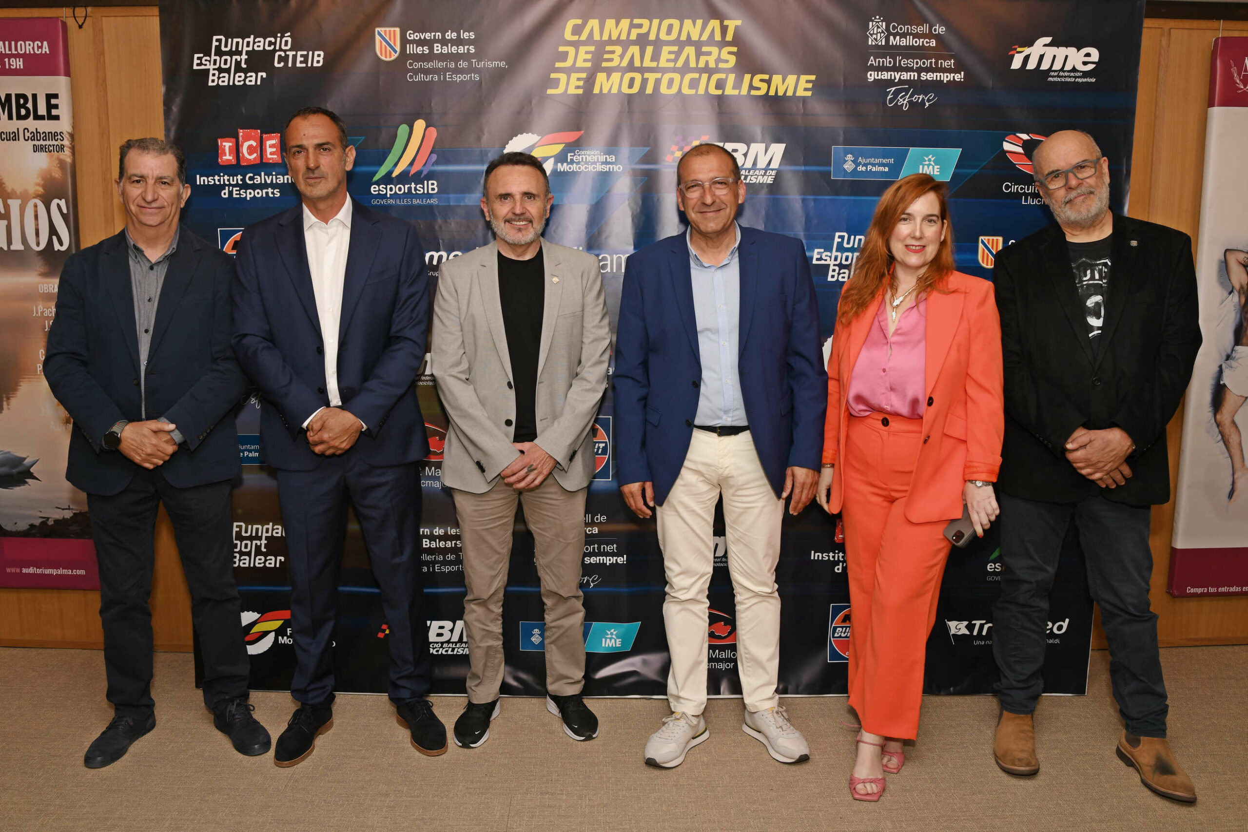 Autoridades y representantes institucionales junto al equipo organizador de la Gala FBM 2024