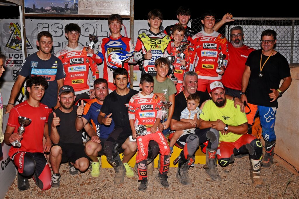 Ambiente nocturno durante la prueba del Campionat de Balears de Trial Base 2025