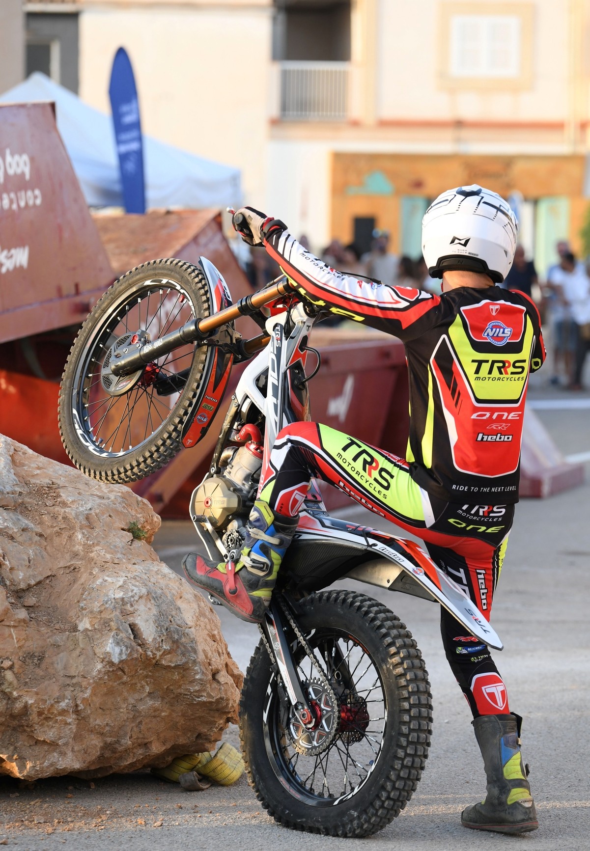 Exhibición de trial en Campos el 8 de agosto de 2025 con participación de Mateu Crespí, Moto Club Calvià y Escola de L’Ofre.