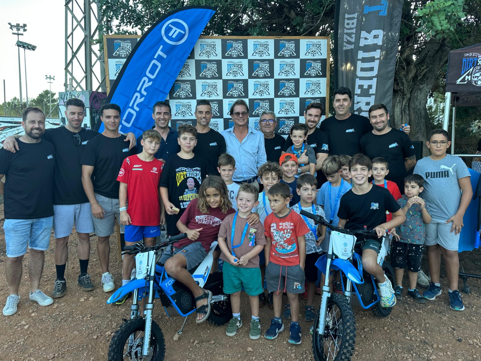Entrega de motos a Escuela de Motocross DirtRiders MC Ibiza