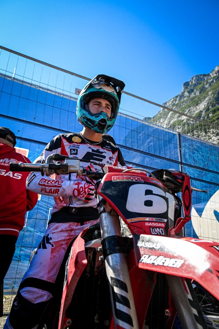 Elías Escandell preparandose para la final del Nacional Italiano Prestige MX2 2025 en Pietramurata