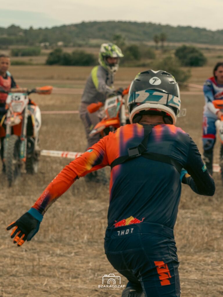 Imagen del evento Resistencia de 3 Horas en Son Perot, con pilotos en acción durante la carrera organizada por Cop de Gas en Maria de la Salut, septiembre 2025.