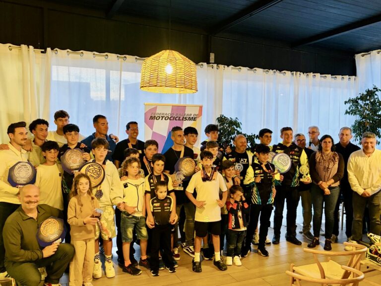 Ibiza celebra la fiesta del motociclismo con visita al circuito de sa Coma y premios FBM 2025